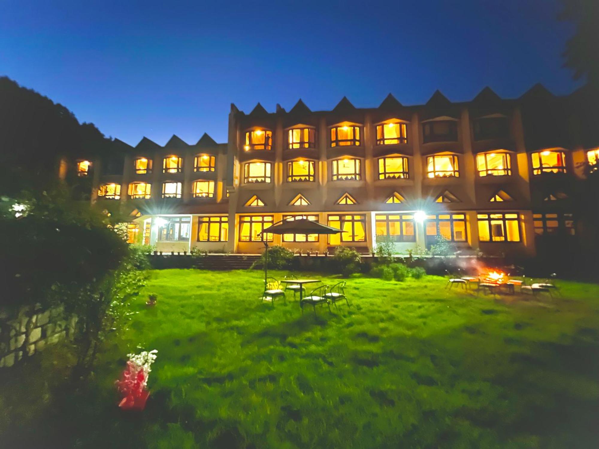 Sagar Resort !! Mountain View ! Luxury Stay ! Family Resort ! Private Parking ! Near Mall Road Manāli Εξωτερικό φωτογραφία